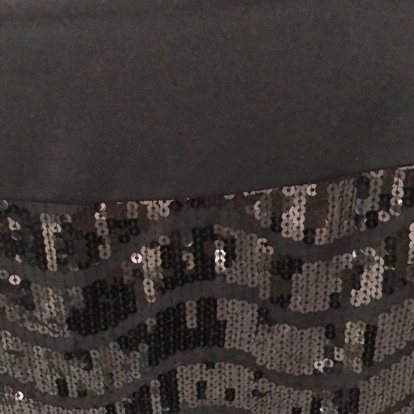 Linda Lundstrom Black Pencil skirt. Perfect for formal occasions, fully Lined. - Picture 3 of 12